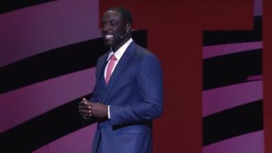 Encontrar confianza en el conflicto | Kwame Christian | TEDxDayton